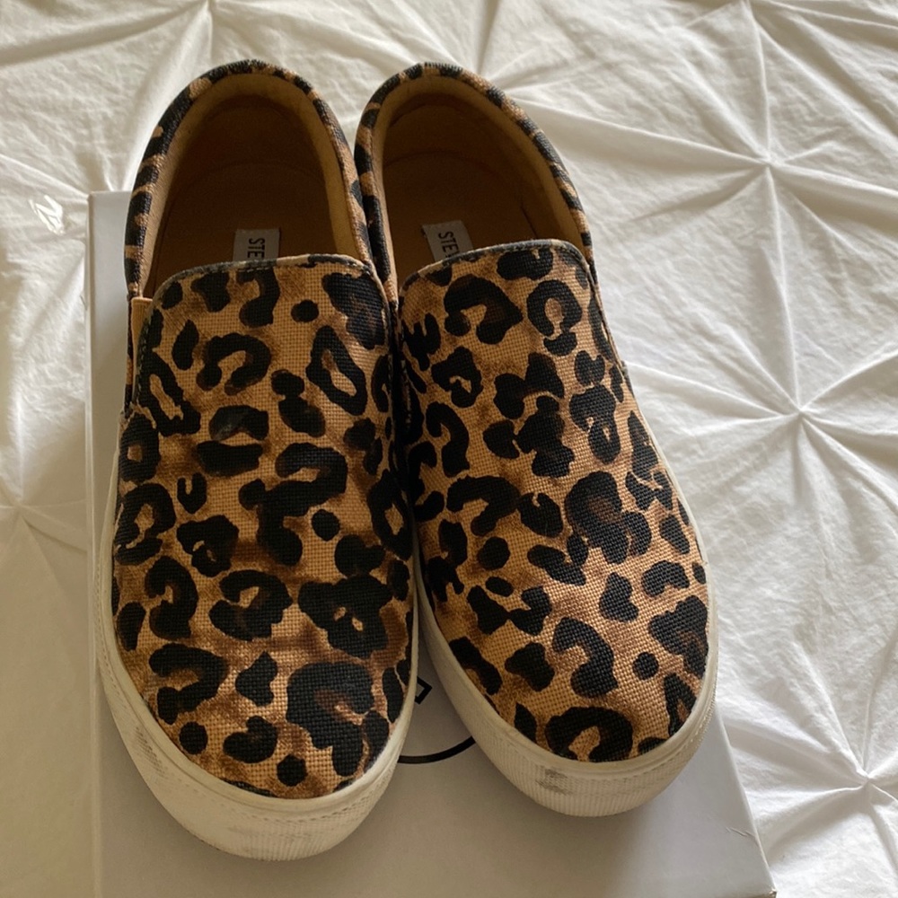 Steve Madden slip on sneaker